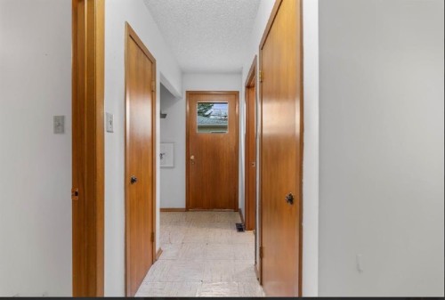 5339 Brisebois Drive Nw, Calgary, AB - Indoor Photo Showing Other Room