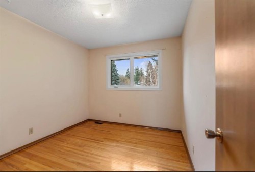 5339 Brisebois Drive Nw, Calgary, AB - Indoor Photo Showing Other Room