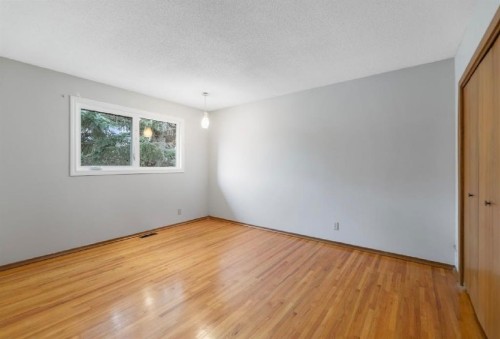 5339 Brisebois Drive Nw, Calgary, AB - Indoor Photo Showing Other Room