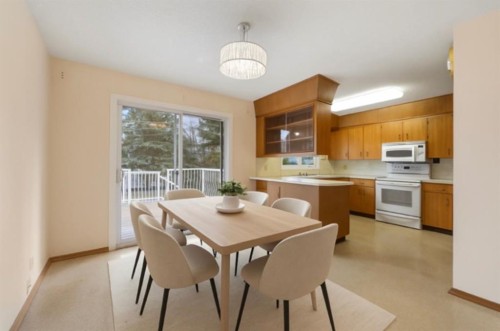5339 Brisebois Drive Nw, Calgary, AB - Indoor Photo Showing Dining Room