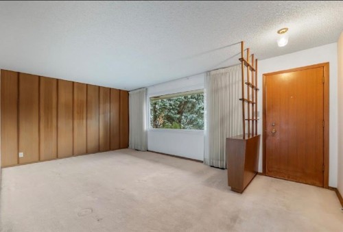 5339 Brisebois Drive Nw, Calgary, AB - Indoor Photo Showing Other Room