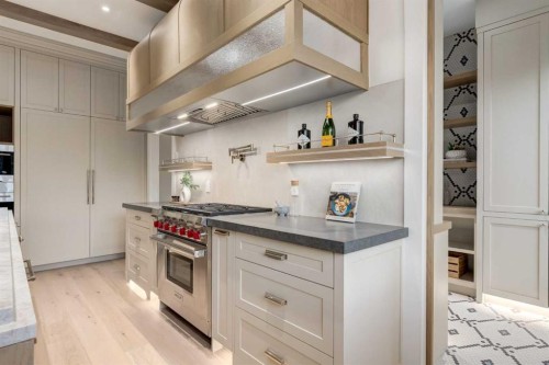 412 40 Avenue Sw, Calgary, AB - Indoor Photo Showing Kitchen