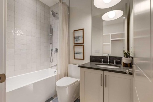 412 40 Avenue Sw, Calgary, AB - Indoor Photo Showing Bathroom