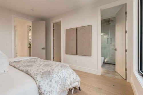 412 40 Avenue Sw, Calgary, AB - Indoor Photo Showing Bedroom