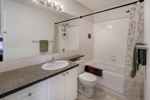 82 Country Hills Cove Nw, Calgary, AB - Indoor Photo Showing Bathroom
