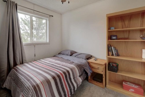 82 Country Hills Cove Nw, Calgary, AB - Indoor Photo Showing Bedroom