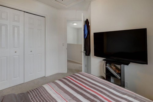 82 Country Hills Cove Nw, Calgary, AB - Indoor Photo Showing Bedroom