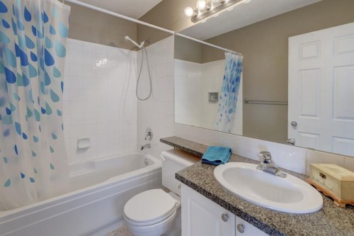 82 Country Hills Cove Nw, Calgary, AB - Indoor Photo Showing Bathroom