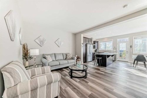 615 Kingsmere Way Se, Airdrie, AB - Indoor Photo Showing Living Room