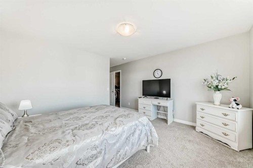 615 Kingsmere Way Se, Airdrie, AB - Indoor Photo Showing Bedroom