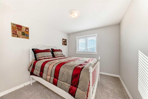 615 Kingsmere Way Se, Airdrie, AB - Indoor Photo Showing Bedroom