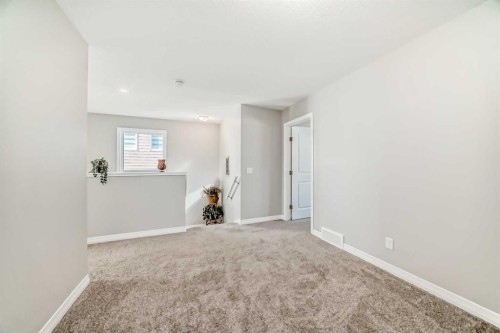615 Kingsmere Way Se, Airdrie, AB - Indoor Photo Showing Other Room