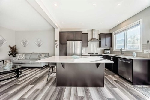 615 Kingsmere Way Se, Airdrie, AB - Indoor Photo Showing Kitchen With Upgraded Kitchen