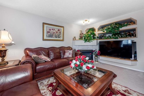 26 Citadel Crest Link Nw, Calgary, AB - Indoor Photo Showing Living Room