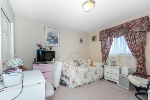 26 Citadel Crest Link Nw, Calgary, AB - Indoor Photo Showing Bedroom