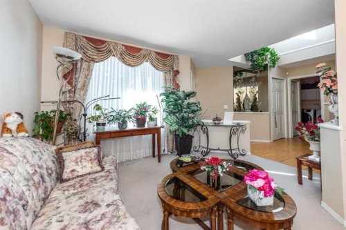 26 Citadel Crest Link Nw, Calgary, AB - Indoor Photo Showing Living Room