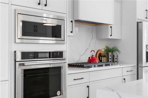 3116 4A Street Nw, Calgary, AB - Indoor Photo Showing Kitchen
