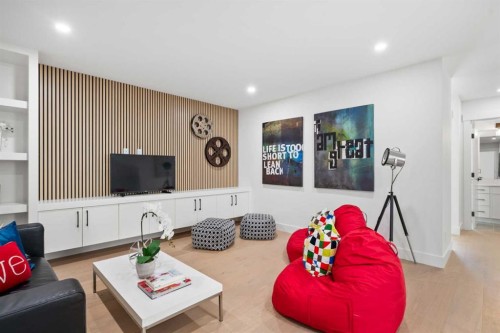 3116 4A Street Nw, Calgary, AB - Indoor Photo Showing Living Room