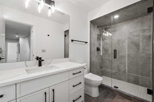3116 4A Street Nw, Calgary, AB - Indoor Photo Showing Bathroom