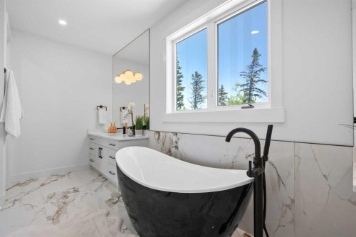 3116 4A Street Nw, Calgary, AB - Indoor Photo Showing Bathroom