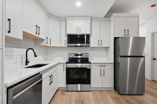 3116 4A Street Nw, Calgary, AB - Indoor Photo Showing Kitchen With Upgraded Kitchen