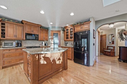 114 Valley Ponds Crescent Nw, Calgary, AB - Indoor Photo Showing Kitchen With Double Sink