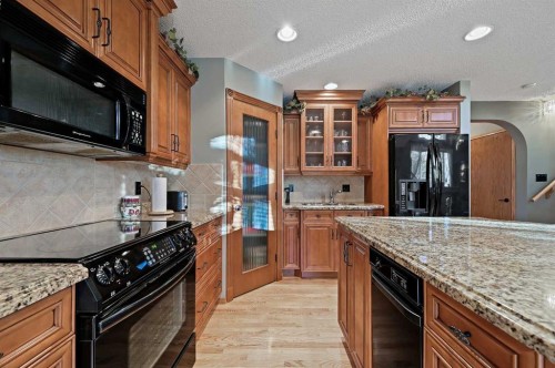 114 Valley Ponds Crescent Nw, Calgary, AB - Indoor Photo Showing Kitchen