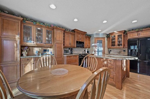 114 Valley Ponds Crescent Nw, Calgary, AB - Indoor Photo Showing Dining Room