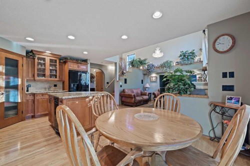 114 Valley Ponds Crescent Nw, Calgary, AB - Indoor Photo Showing Dining Room