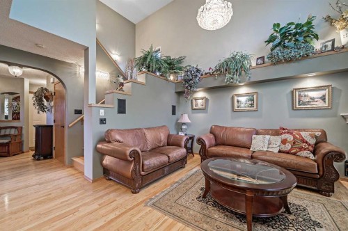 114 Valley Ponds Crescent Nw, Calgary, AB - Indoor Photo Showing Living Room