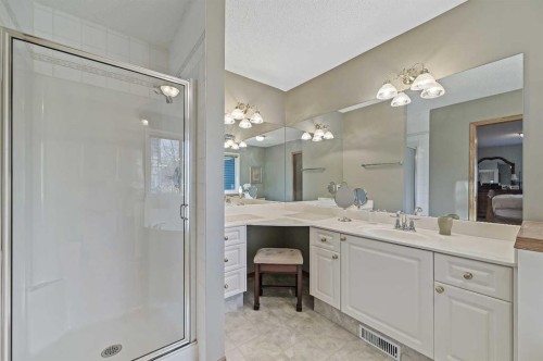 114 Valley Ponds Crescent Nw, Calgary, AB - Indoor Photo Showing Bathroom