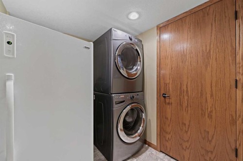 114 Valley Ponds Crescent Nw, Calgary, AB - Indoor Photo Showing Laundry Room
