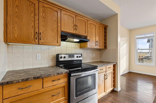 1043 Copperfield Boulevard Se, Calgary, AB - Indoor Photo Showing Kitchen