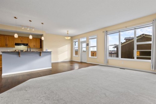 1043 Copperfield Boulevard Se, Calgary, AB - Indoor Photo Showing Kitchen