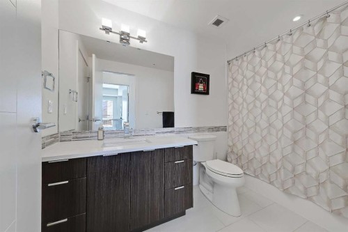 3404-930 6 Avenue Sw, Calgary, AB - Indoor Photo Showing Bathroom