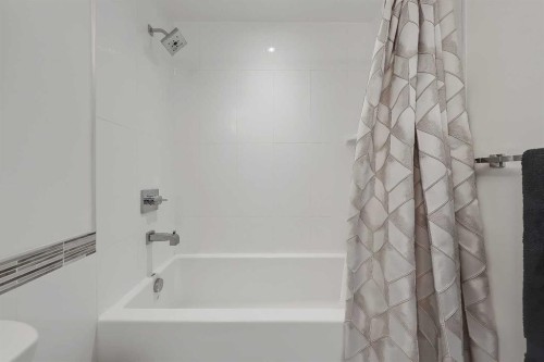 3404-930 6 Avenue Sw, Calgary, AB - Indoor Photo Showing Bathroom