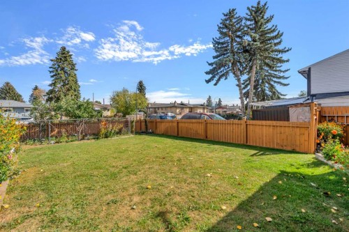 713 44 Street Se, Calgary, AB - Outdoor With Backyard