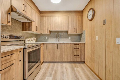 713 44 Street Se, Calgary, AB - Indoor Photo Showing Kitchen