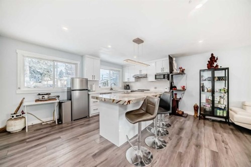 4416 Maryvale Drive Ne, Calgary, AB - Indoor