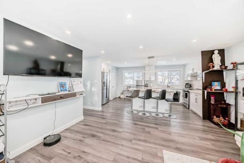 4416 Maryvale Drive Ne, Calgary, AB - Indoor