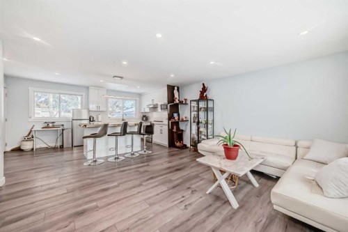 4416 Maryvale Drive Ne, Calgary, AB - Indoor Photo Showing Living Room