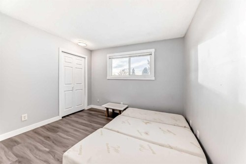 4416 Maryvale Drive Ne, Calgary, AB - Indoor Photo Showing Bedroom