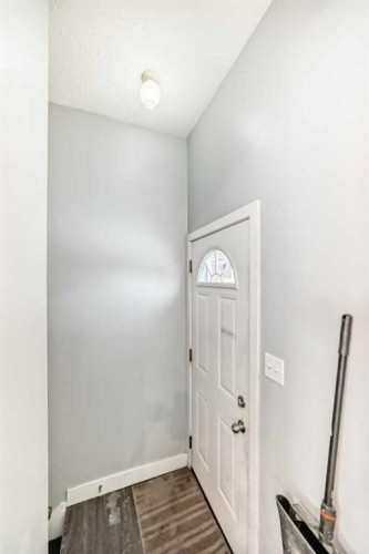 4416 Maryvale Drive Ne, Calgary, AB - Indoor Photo Showing Other Room