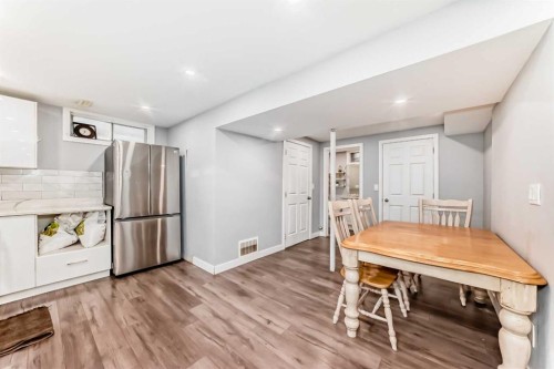 4416 Maryvale Drive Ne, Calgary, AB - Indoor