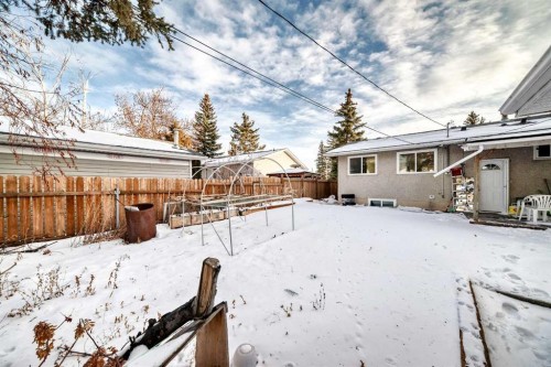 4416 Maryvale Drive Ne, Calgary, AB - Outdoor