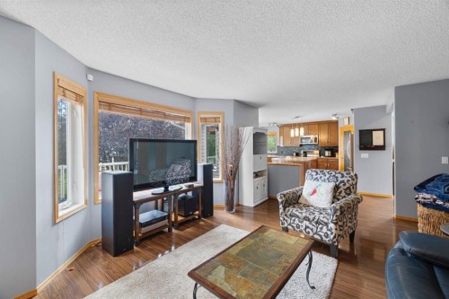 168 Fairways Drive Nw, Airdrie, AB - Indoor Photo Showing Living Room