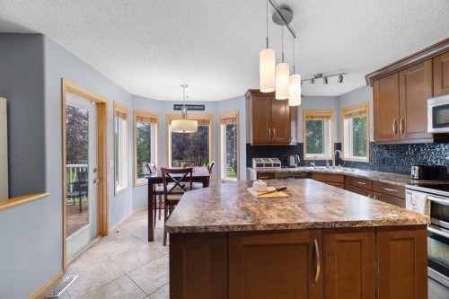 168 Fairways Drive Nw, Airdrie, AB - Indoor Photo Showing Kitchen