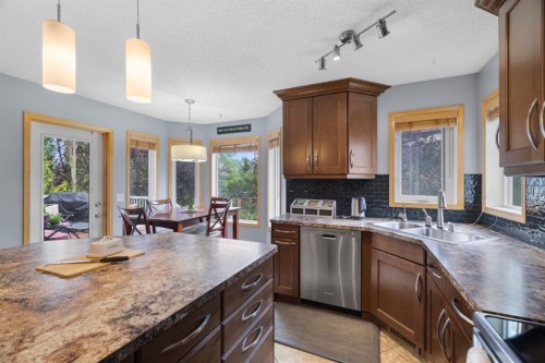 168 Fairways Drive Nw, Airdrie, AB - Indoor Photo Showing Kitchen