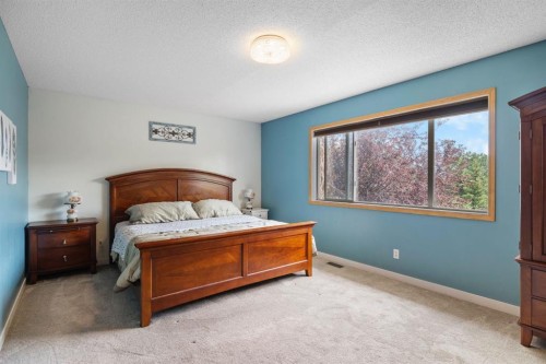 168 Fairways Drive Nw, Airdrie, AB - Indoor Photo Showing Bedroom