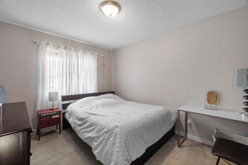 168 Fairways Drive Nw, Airdrie, AB - Indoor Photo Showing Bedroom